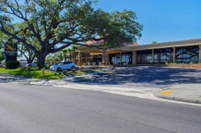 Отель Quality Inn Biloxi Beach  Билокси